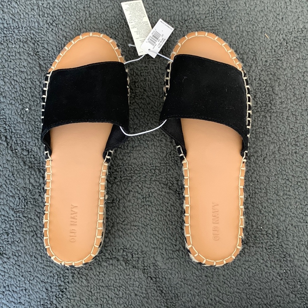 Old Navy sandals size 7- never worn